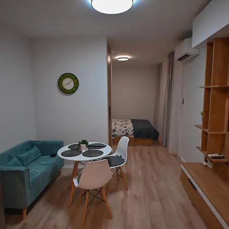 Modern Studio In With Free Parking Апартамент *