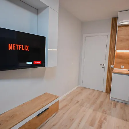 Апартамент Modern Studio In With Free Parking