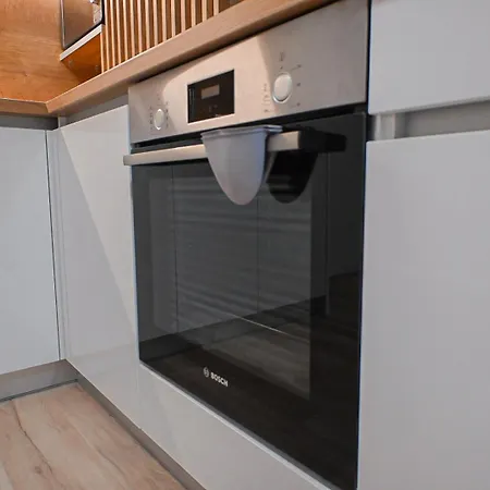 Modern Studio In With Free Parking Апартамент