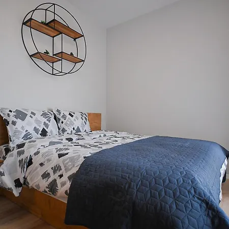 Modern Studio In With Free Parking Apartament Warna