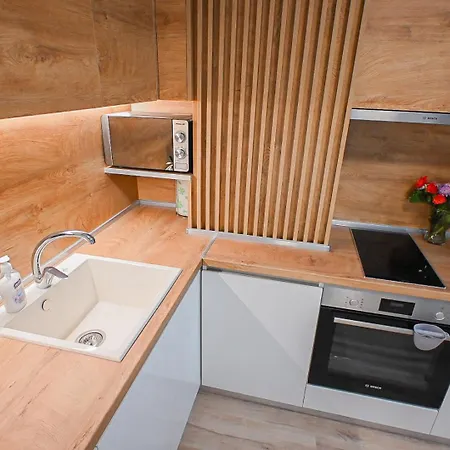Modern Studio In With Free Parking Апартамент *