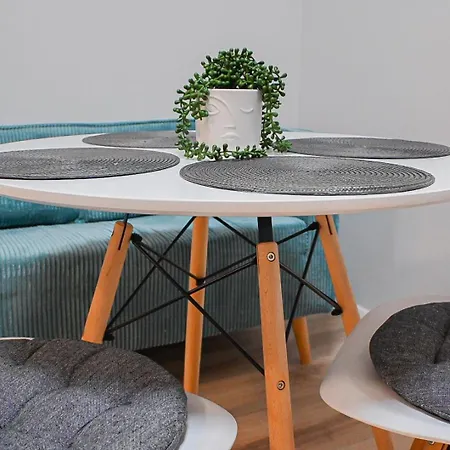 Апартамент Modern Studio In With Free Parking